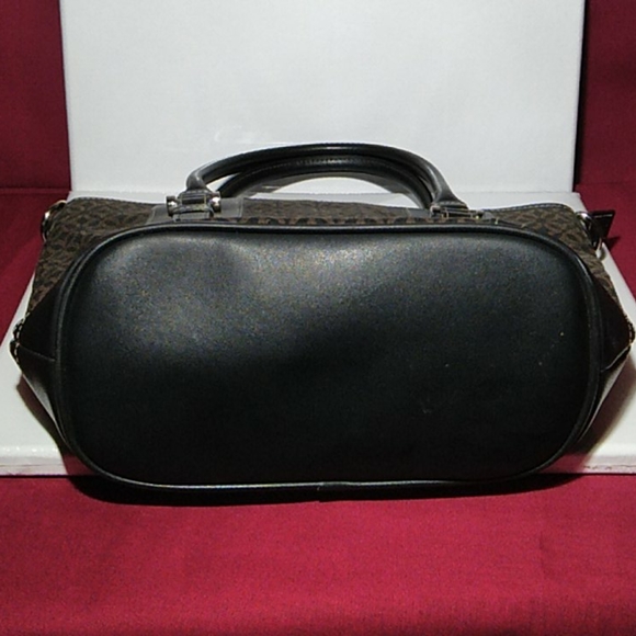 Handbag - Picture 2 of 6